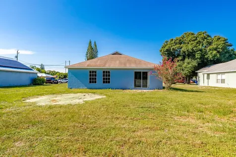706 Wisteria Avenue Fort Pierce FL 34982