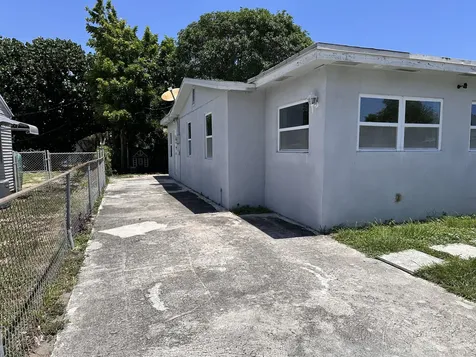 840 W 1st Street Riviera Beach FL 33404
