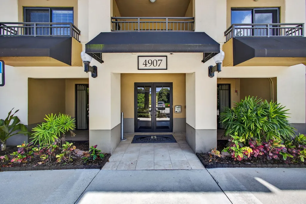 4907 Midtown Lane Palm Beach Gardens FL 33418