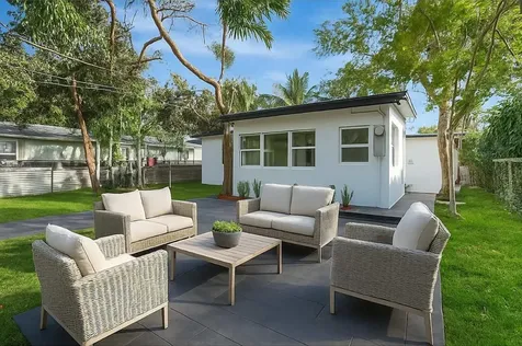 11 Nw 117th Street Miami FL 33168