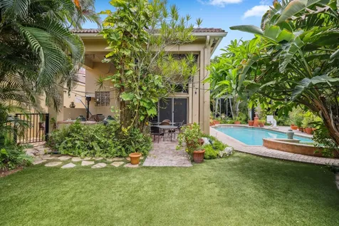 1018 Grand Court Highland Beach FL 33487