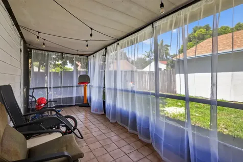 8681 Sw 15th Street Pembroke Pines FL 33025