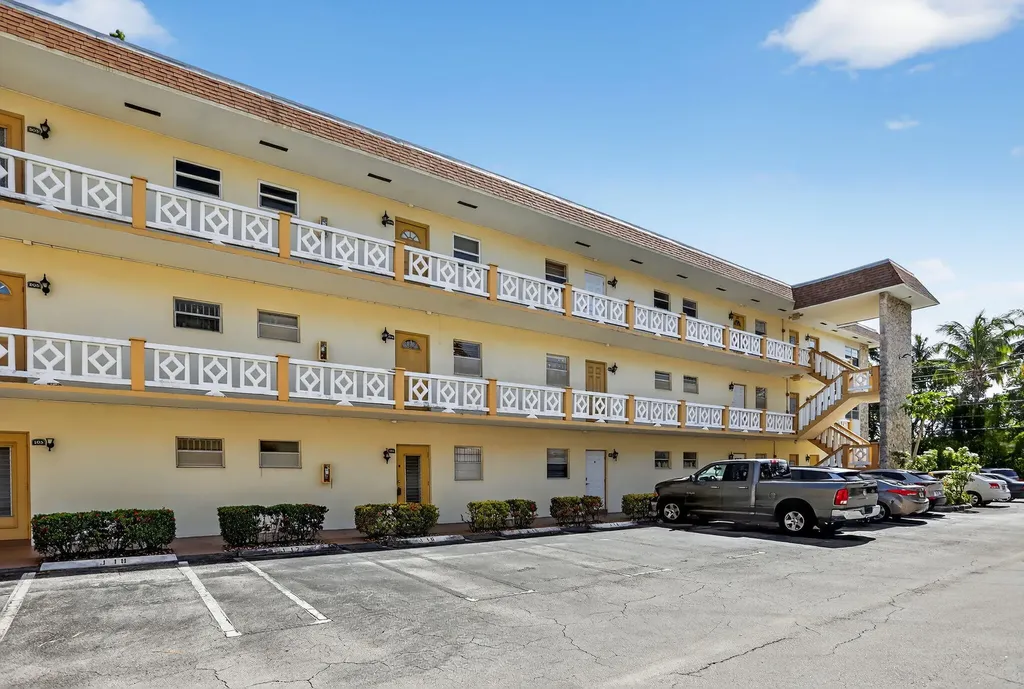 5111 W Oakland Park Boulevard Lauderdale Lakes FL 33313