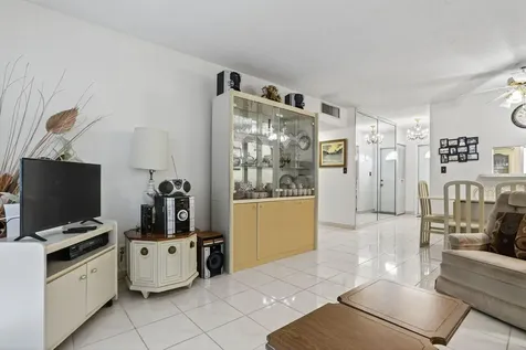 5111 W Oakland Park Boulevard Lauderdale Lakes FL 33313