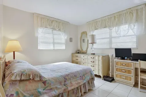 5111 W Oakland Park Boulevard Lauderdale Lakes FL 33313