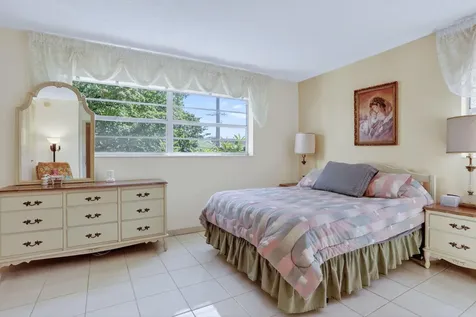 5111 W Oakland Park Boulevard Lauderdale Lakes FL 33313