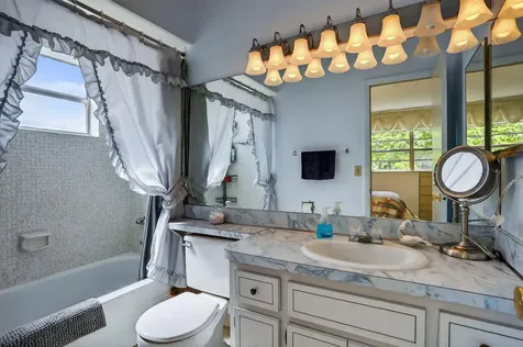 5111 W Oakland Park Boulevard Lauderdale Lakes FL 33313