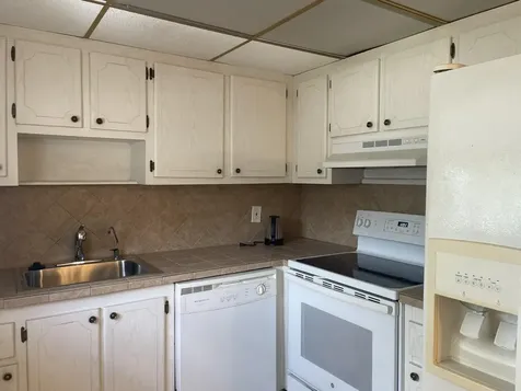 564 Brittany L Delray Beach FL 33446