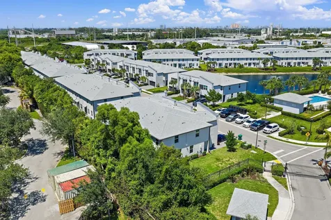 5611 Enclave Drive Mangonia Park FL 33407