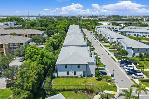 5611 Enclave Drive Mangonia Park FL 33407