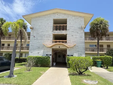 17001 Ne 13th Avenue Miami FL 33162