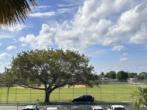 17001 Ne 13th Avenue Miami FL 33162