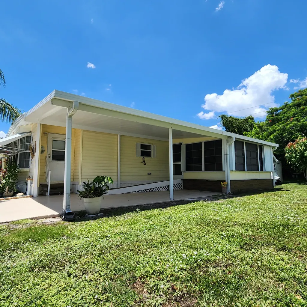 218 W Caribbean Port Saint Lucie FL 34952