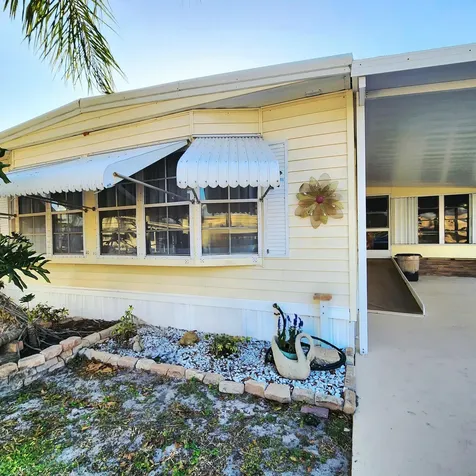 218 W Caribbean Port Saint Lucie FL 34952