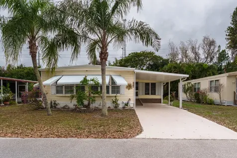 218 W Caribbean Port Saint Lucie FL 34952