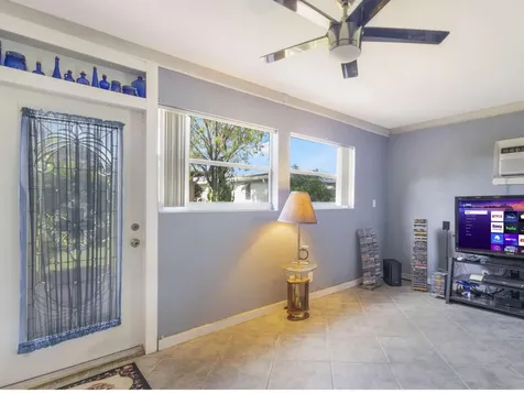 6975 Nw 12th Street Margate FL 33063