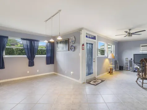 6975 Nw 12th Street Margate FL 33063