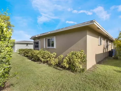 6975 Nw 12th Street Margate FL 33063