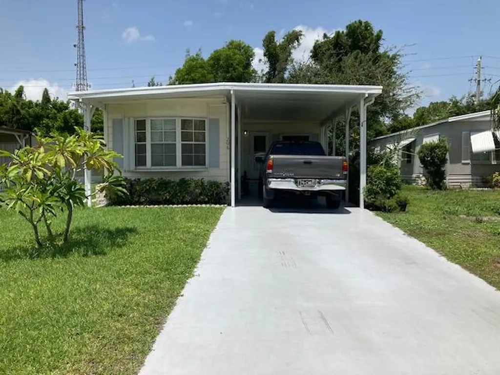 206 W Caribbean Port Saint Lucie FL 34952