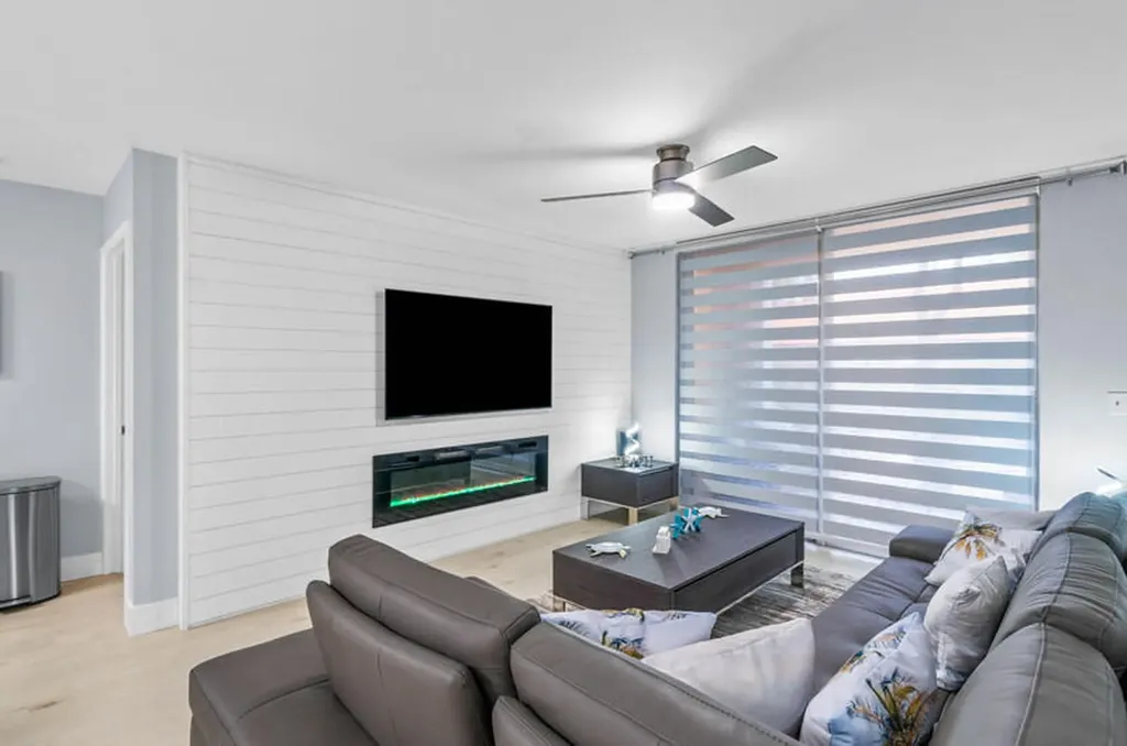 140 Yacht Club 107 Way Hypoluxo FL 33462