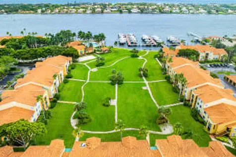 140 Yacht Club 107 Way Hypoluxo FL 33462