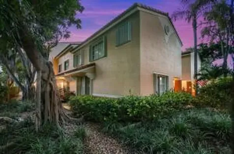 140 Yacht Club 107 Way Hypoluxo FL 33462