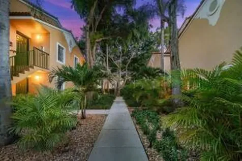 140 Yacht Club 107 Way Hypoluxo FL 33462