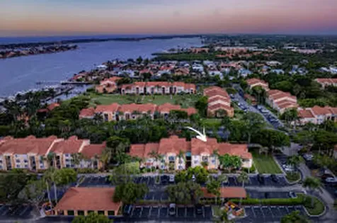 140 Yacht Club 107 Way Hypoluxo FL 33462