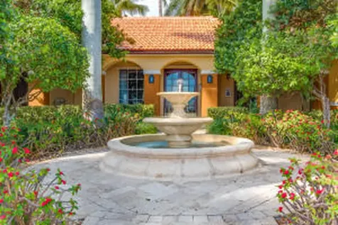 140 Yacht Club 107 Way Hypoluxo FL 33462