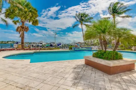 140 Yacht Club 107 Way Hypoluxo FL 33462