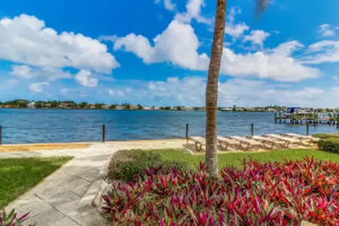 140 Yacht Club 107 Way Hypoluxo FL 33462