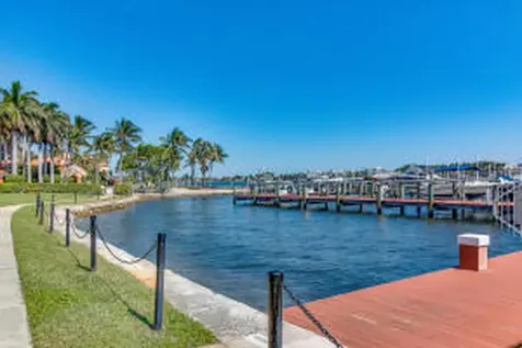 140 Yacht Club 107 Way Hypoluxo FL 33462