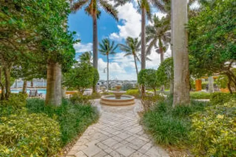 140 Yacht Club 107 Way Hypoluxo FL 33462