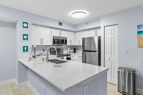 140 Yacht Club 107 Way Hypoluxo FL 33462