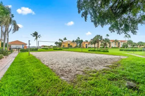 140 Yacht Club 107 Way Hypoluxo FL 33462