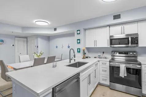 140 Yacht Club 107 Way Hypoluxo FL 33462
