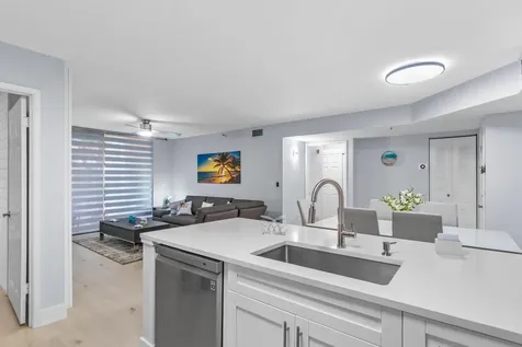 140 Yacht Club 107 Way Hypoluxo FL 33462