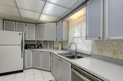 931 Jacaranda Drive Barefoot Bay FL 32976