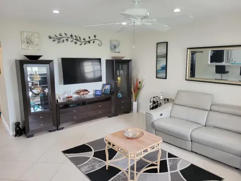 662 Burgundy Delray Beach FL 33484