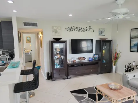 662 Burgundy Delray Beach FL 33484