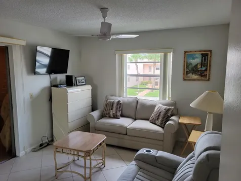 662 Burgundy Delray Beach FL 33484