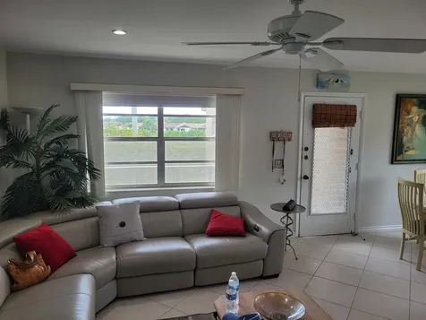 662 Burgundy Delray Beach FL 33484