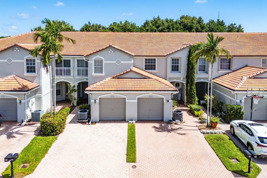 8333 Via Leonessa Boca Raton FL 33433