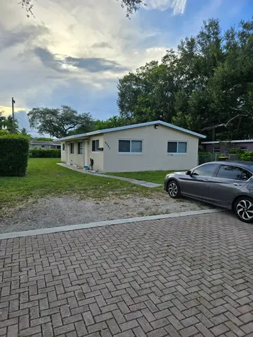 4951 SW 28th Terrace Fort Lauderdale FL 33312