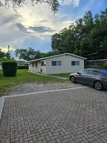 4951 SW 28th Terrace Fort Lauderdale FL 33312