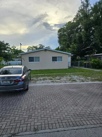 4951 SW 28th Terrace Fort Lauderdale FL 33312