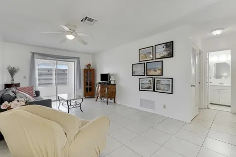 2132 NE 1st Way Boynton Beach FL 33435
