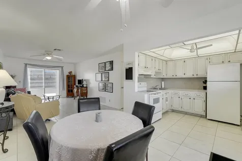 2132 NE 1st Way Boynton Beach FL 33435