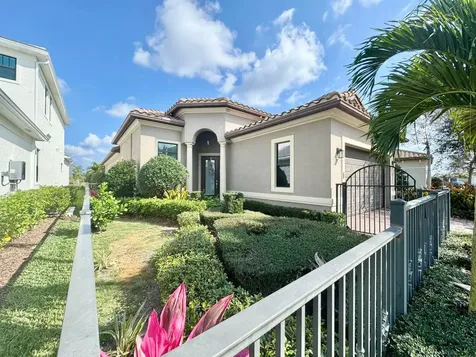 320 Se Fascino Circle Port Saint Lucie FL 34984