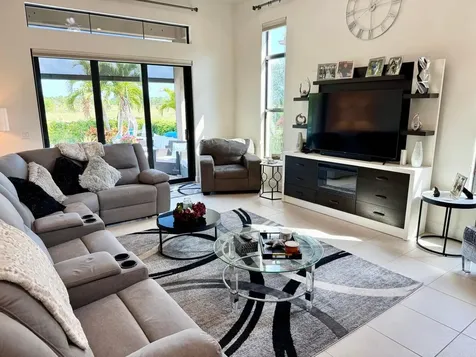 320 Se Fascino Circle Port Saint Lucie FL 34984